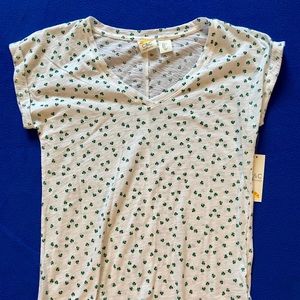 Women’s Lucky 🍀 Clover T shirt NWT
